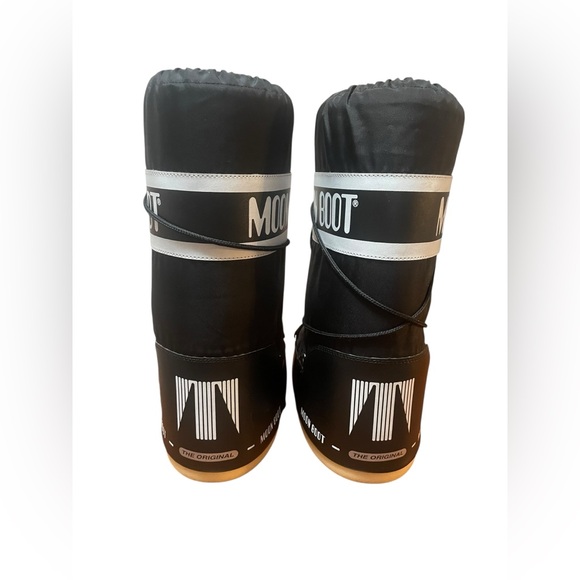 Women's Icon Black  Moon Boots Size 39/41 EU- US 8-9.5 - Picture 3 of 8